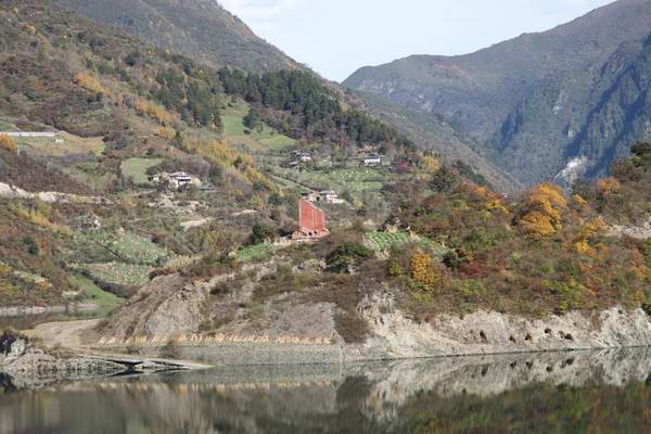 宝兴硗碛红军翻越夹金山纪念碑.JPG 宝兴硗碛红军翻越夹金山纪念碑.JPG
